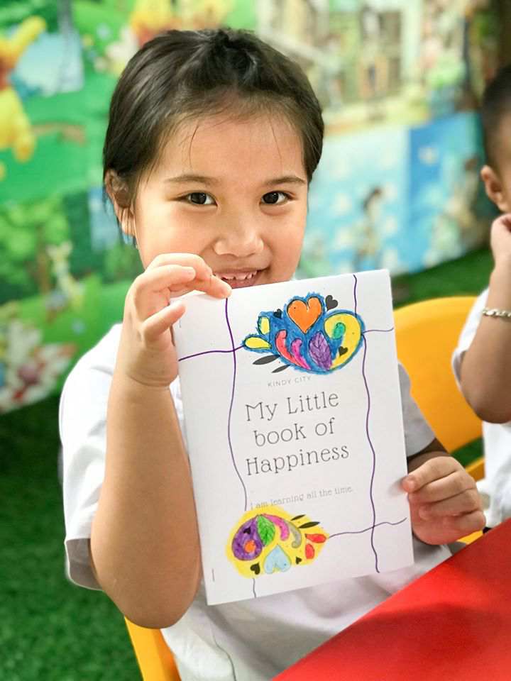 Giúp trẻ thêm yêu thích việc đọc sách truong-mam-non-quoc-te-cung-tre-nuoi-duong-thoi-quen-doc-sach