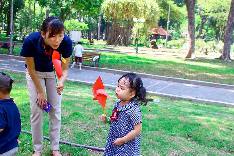 truong-mam-non-quoc-te-chong-chong-giay-mon-do-choi-me-hoac-nhieu-the-he