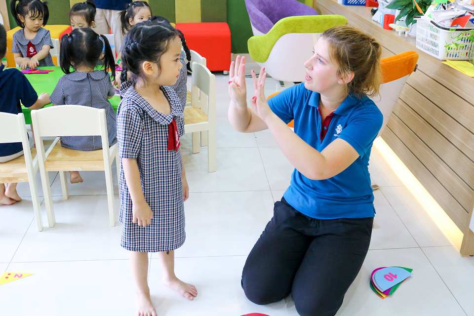 truong-mam-non-quoc-te-cung-be-kham-pha-chiec-thuyen-toan-hoc-kindy-city-nhe