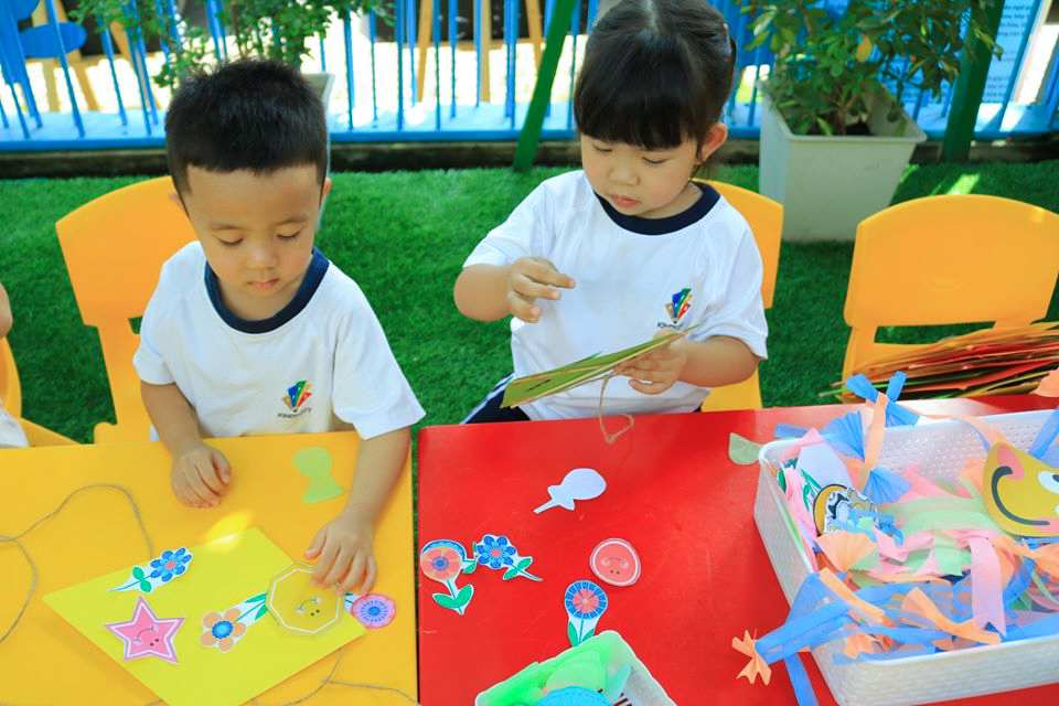 truong-mam-non-quoc-te-lam-canh-dieu-tuoi-tho-voi-co-giao-kindy-city