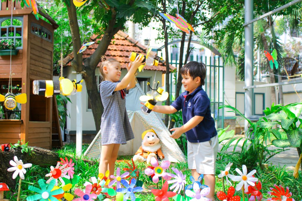 Mỗi loài hoa là một kiểu dáng, màu sắc