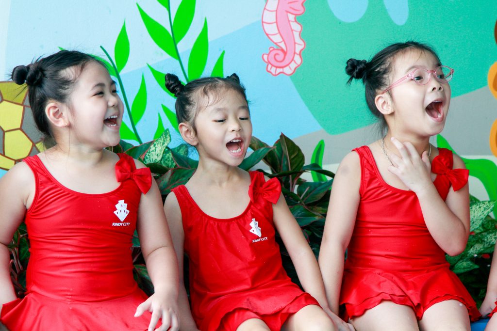 Be-tap-trung-nghe-co-gioi-thieu-tro-choi