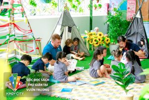 GÓC ĐỌC SÁCH THƯ GIÃN TẠI VƯỜN TRƯỜNG
