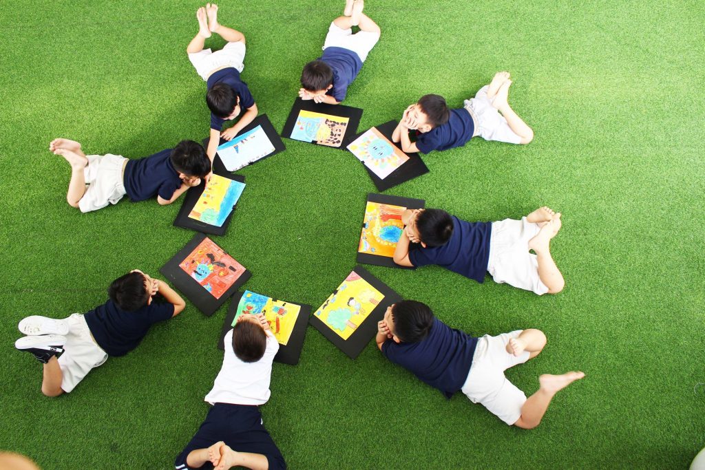 CÁC GAM MÀU CỦA ĐÔI TAY BÉ BỎNG: “SMALL HANDS CHANGE THE WORLD”