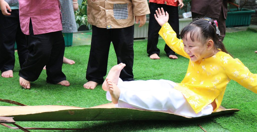 Cha mẹ cần quan sát mức độ nghiêm trọng cú ngã của con