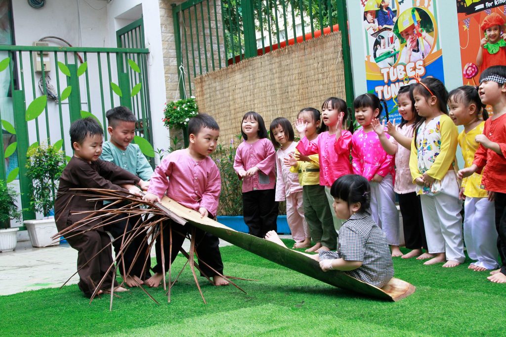 Trẻ sớm học được cách hòa mình vào tập thể, làm việc nhóm