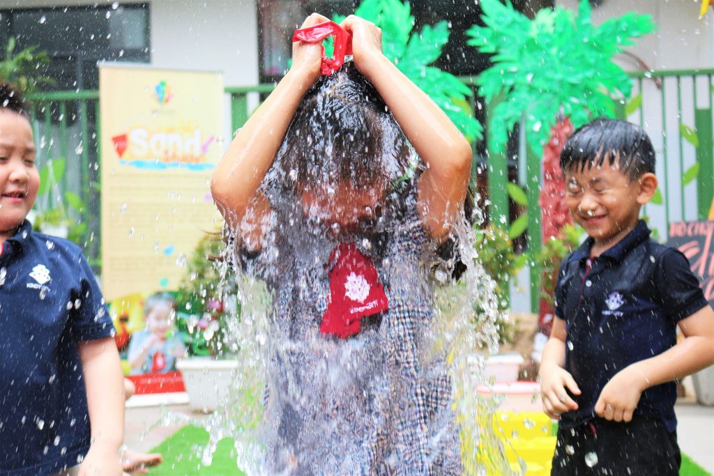 Nhà trường áp dụng các đường hướng Tích cực, Tăng cường và Nâng cao.
