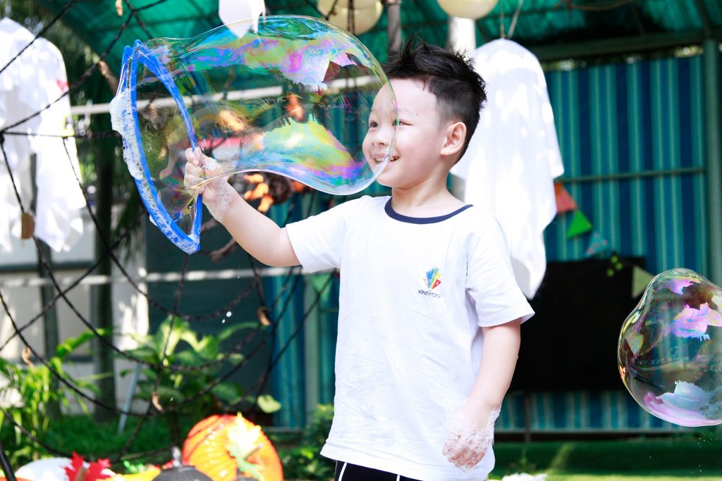 Trẻ sớm học được cách hòa mình vào tập thể, làm việc nhóm