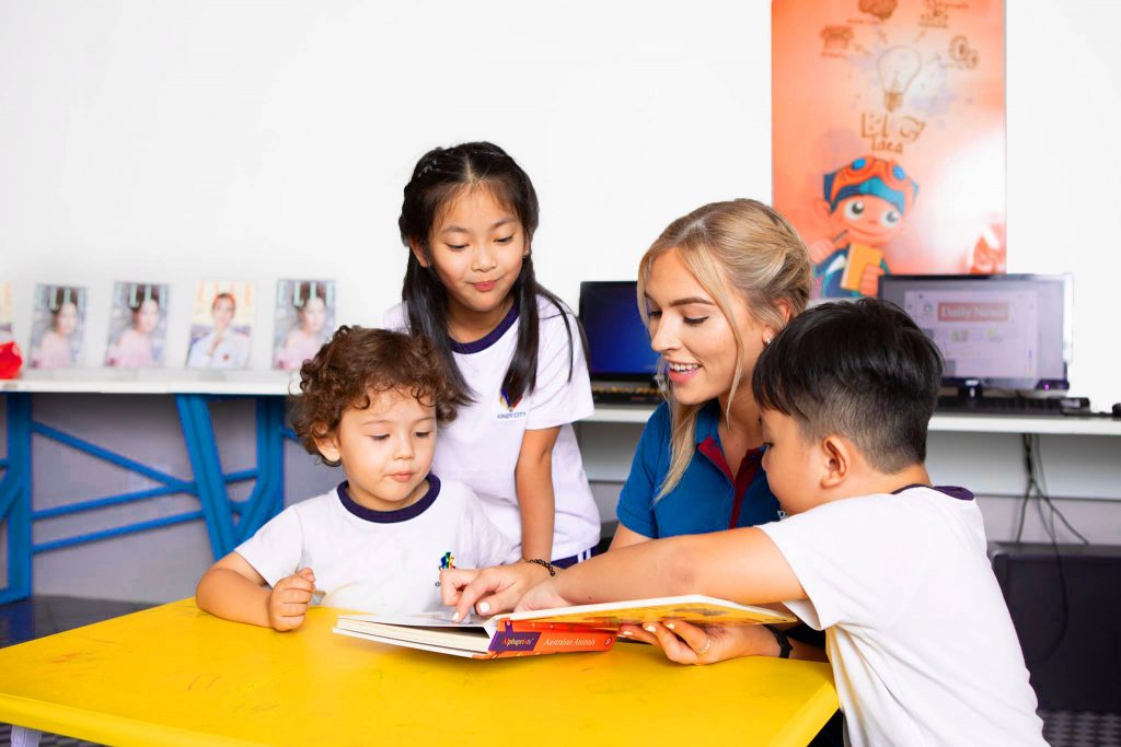 Các thầy cô giáo nước ngoài và người Việt tại Hệ thống được tuyển chọn một cách gắt gao, chất lượng với bằng cấp tin cậy