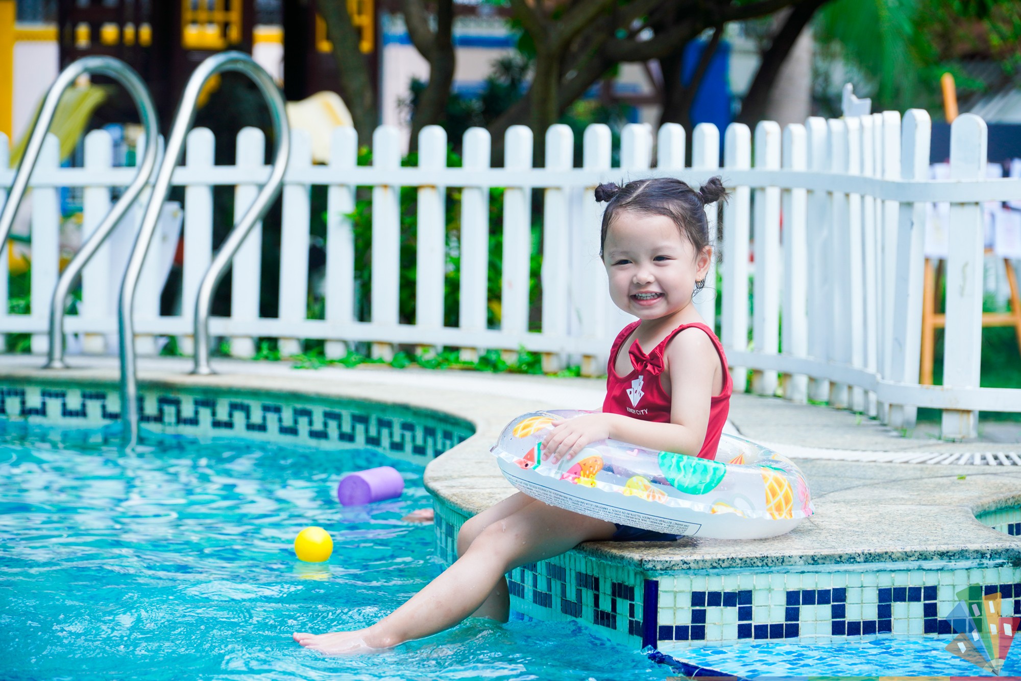 Trẻ ở KINDY CITY tương tác với bạn bè cùng trang lứa trên tinh thần tôn trọng, quý mến