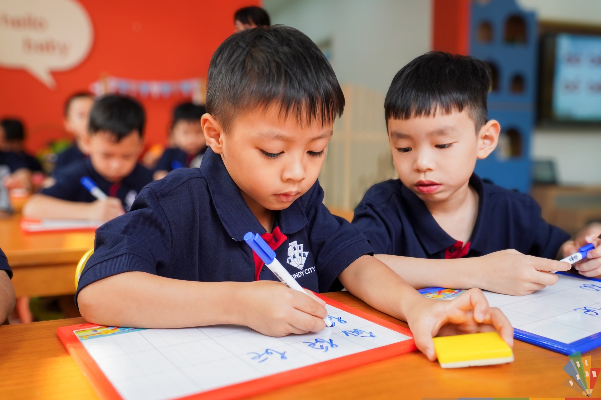 Với chương trình được thiết kế phù hợp lứa tuổi, trẻ hứng thú tiếp thu kiến thức mới, tự tin, vững chắc cho hành trình tiếp theo.