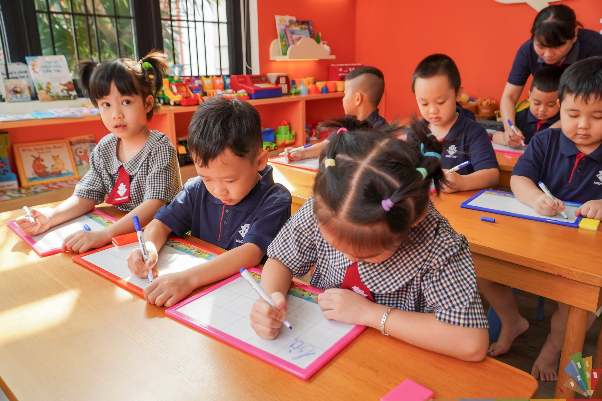 Hệ thống Trường Mầm non Quốc tế KINDY CITY đã áp dụng chương trình tiền Tiểu học dành cho khối lớp Dolphin, Giraffe